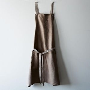 Cross-Back Linen Kitchen Apron in Bark